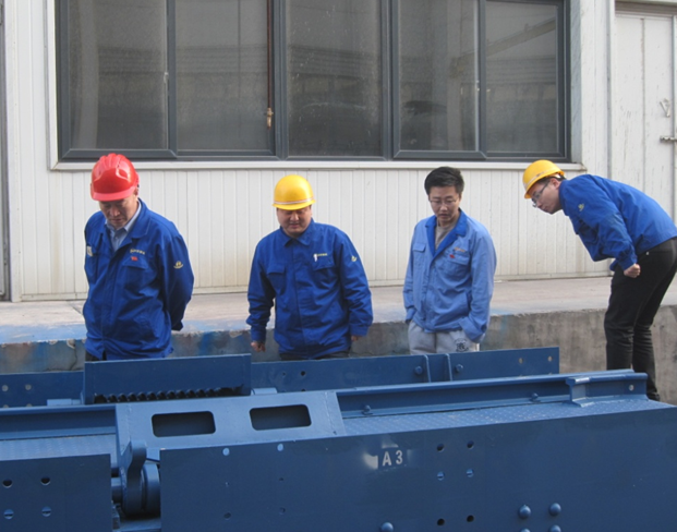 熱烈祝賀煤專公司“出口越南罐籠”、“沙爾夫軌道”兩大國際項目按期交付，“兩提一?！被顒訄A滿結(jié)束